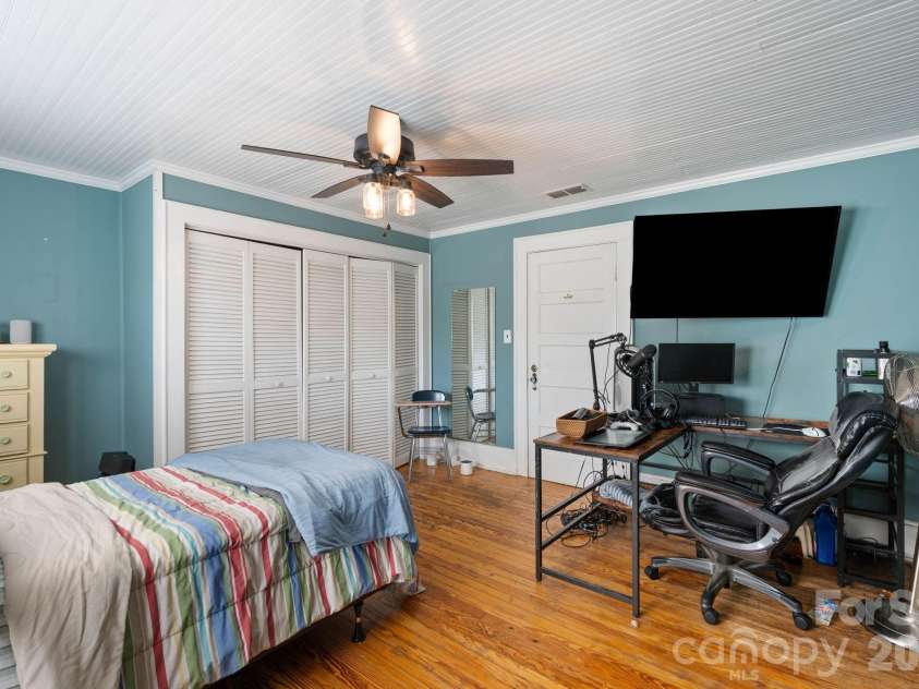 313 Main Street, Morganton, NC 28655.  MLS# CAR4401633, YatesRealty ID 663. 