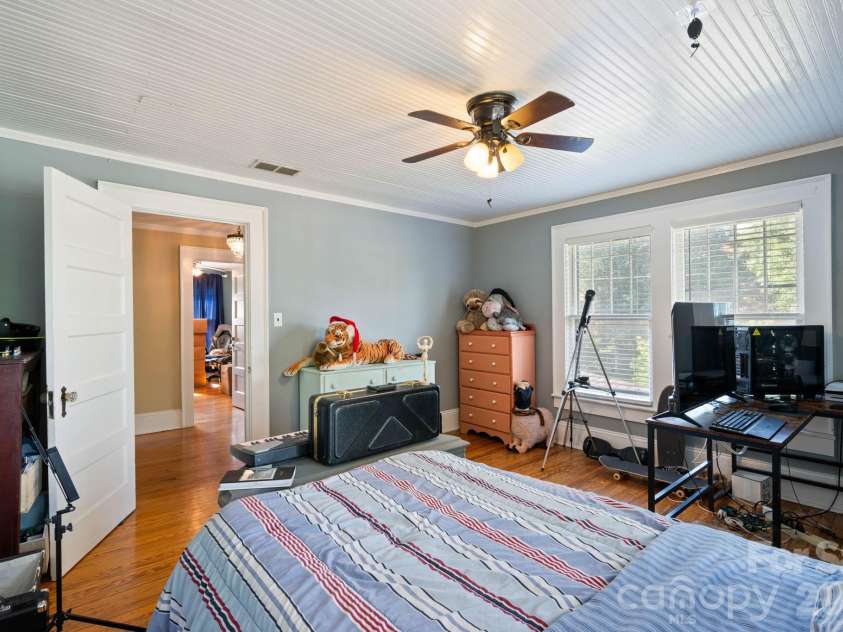 313 Main Street, Morganton, NC 28655.  MLS# CAR4401633, YatesRealty ID 663. 