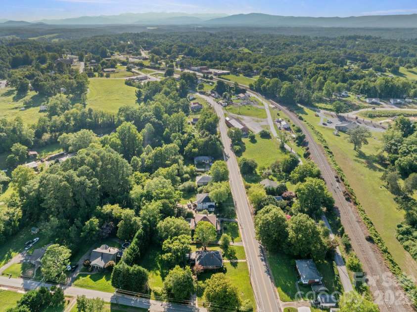 313 Main Street, Morganton, NC 28655.  MLS# CAR4401633, YatesRealty ID 663. 