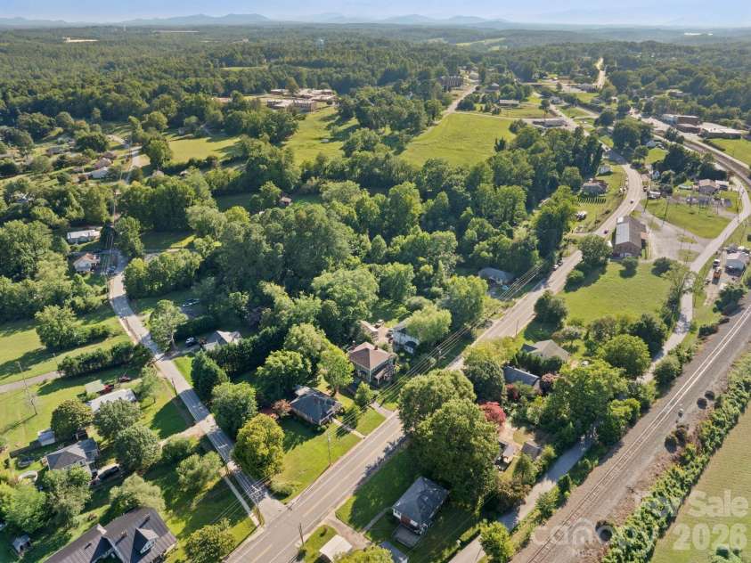 313 Main Street, Morganton, NC 28655.  MLS# CAR4401633, YatesRealty ID 663. 