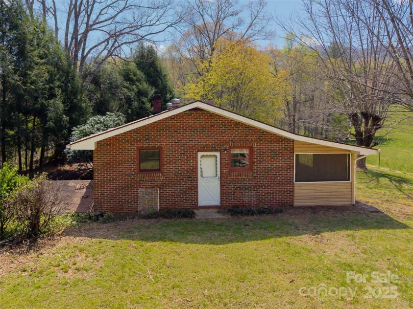 435 Upper Glady Fork Road, Candler, NC 28715.  MLS# CAR4245317, YatesRealty ID 663. 