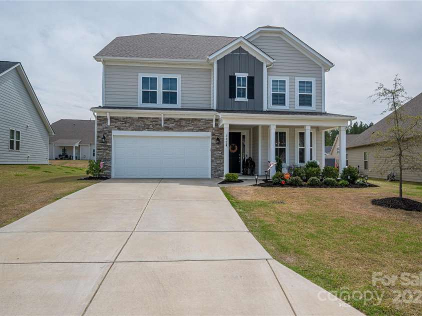 7924 Creek Park Drive, Denver, NC 28037.  MLS# CAR4240153, YatesRealty ID 6632. 7924 Creek Park Dr