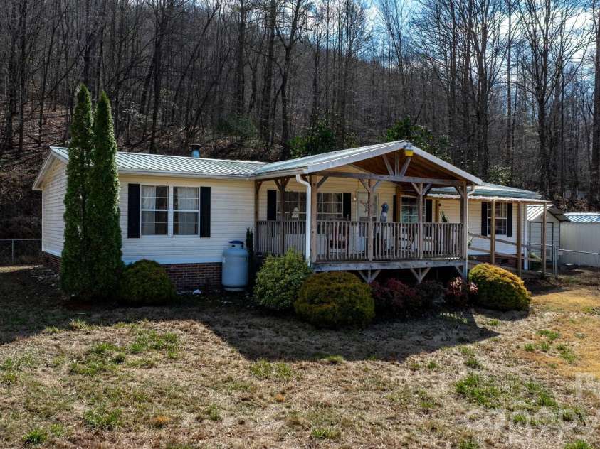 1922 Zacks Fork Road, Lenoir, NC 28645.  MLS# CAR4353078, YatesRealty ID 6633. 