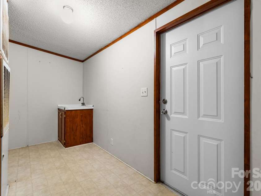 1922 Zacks Fork Road, Lenoir, NC 28645.  MLS# CAR4353078, YatesRealty ID 6633. 