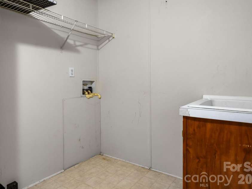 1922 Zacks Fork Road, Lenoir, NC 28645.  MLS# CAR4353078, YatesRealty ID 6633. 