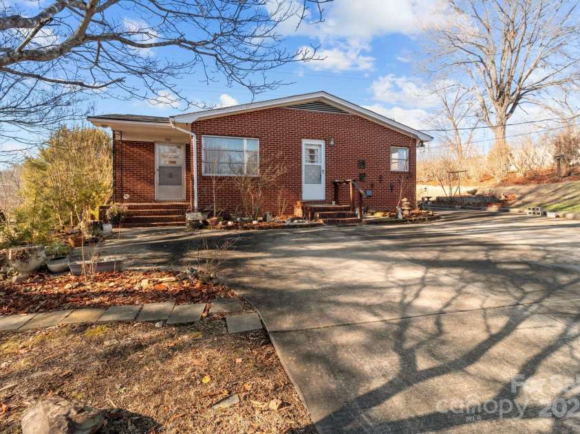 700 Snuggs Street, Albemarle, NC 28001.  MLS# CAR4212632, YatesRealty ID 6636. 