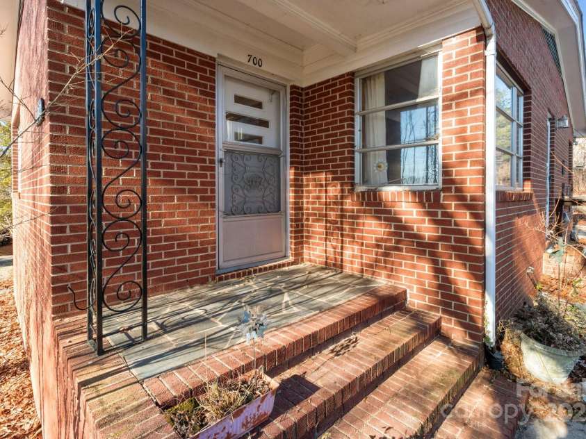 700 Snuggs Street, Albemarle, NC 28001.  MLS# CAR4212632, YatesRealty ID 6636. 