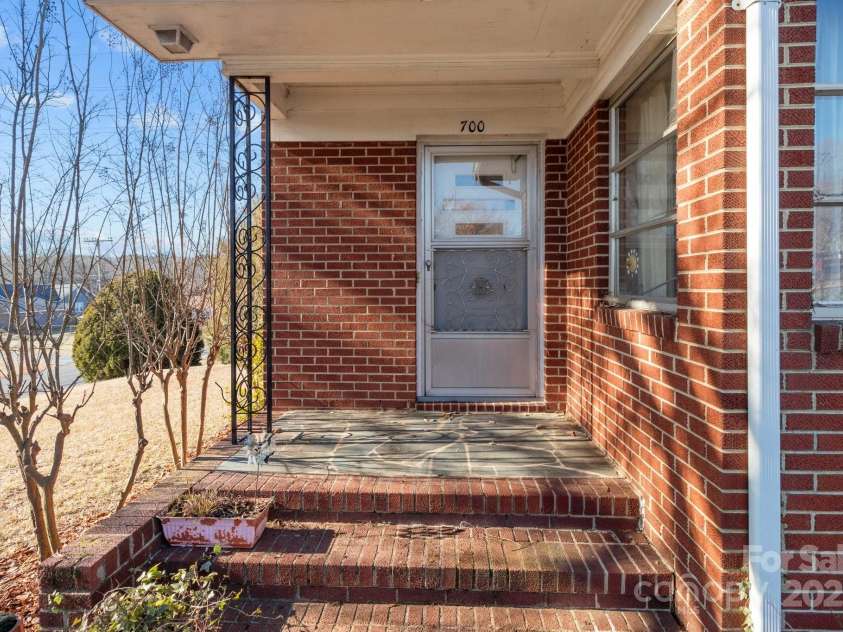700 Snuggs Street, Albemarle, NC 28001.  MLS# CAR4212632, YatesRealty ID 6636. 
