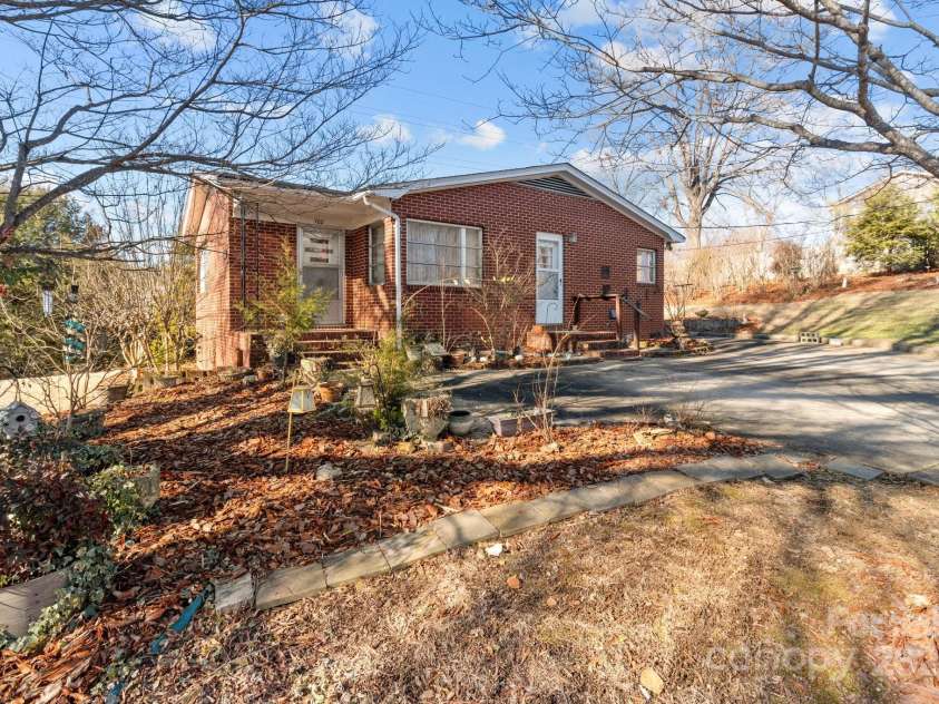 700 Snuggs Street, Albemarle, NC 28001.  MLS# CAR4212632, YatesRealty ID 6636. 