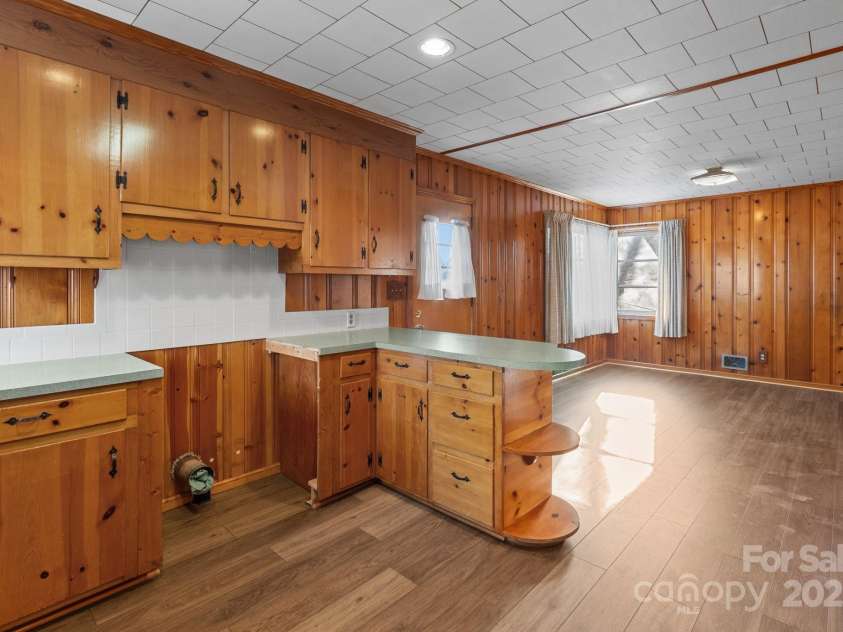 700 Snuggs Street, Albemarle, NC 28001.  MLS# CAR4212632, YatesRealty ID 6636. 