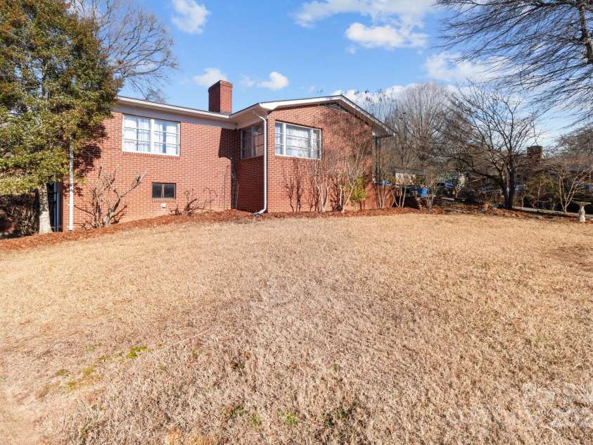 700 Snuggs Street, Albemarle, NC 28001.  MLS# CAR4212632, YatesRealty ID 6636. 