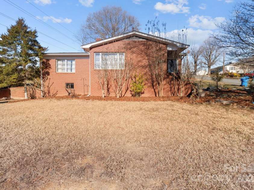 700 Snuggs Street, Albemarle, NC 28001.  MLS# CAR4212632, YatesRealty ID 6636. 