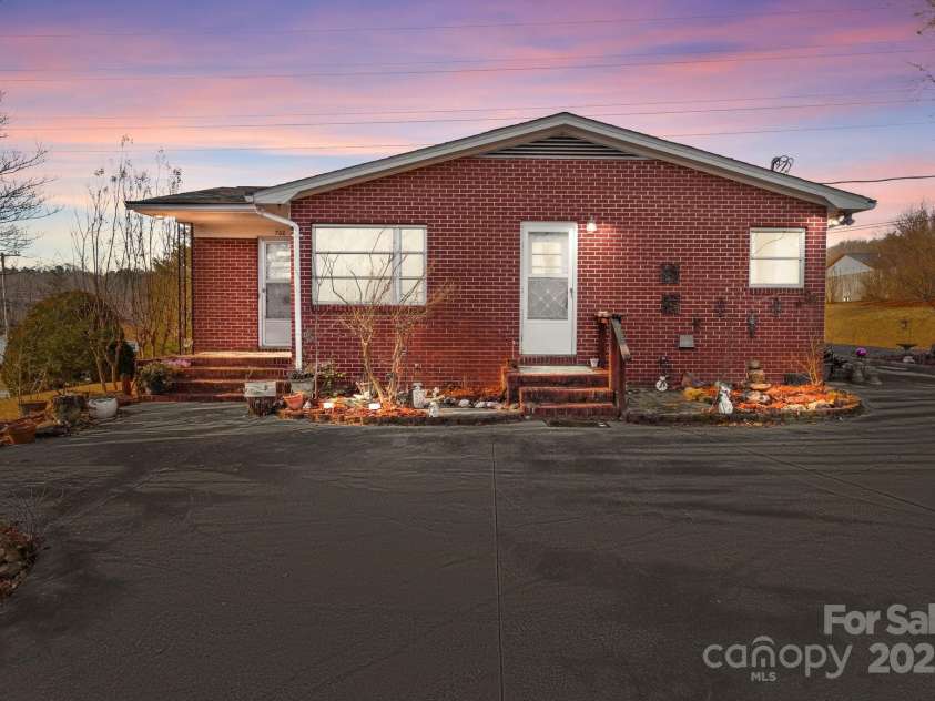 700 Snuggs Street, Albemarle, NC 28001.  MLS# CAR4212632, YatesRealty ID 6636. Hello Gorgeous!