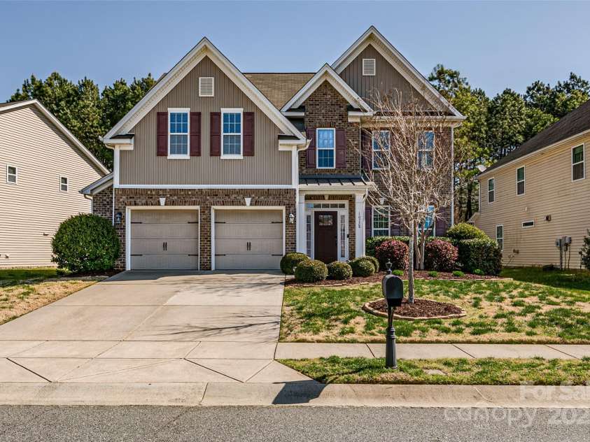 10728 Bere Island Drive, Charlotte, NC 28278.  MLS# CAR4241431, YatesRealty ID 6637. 