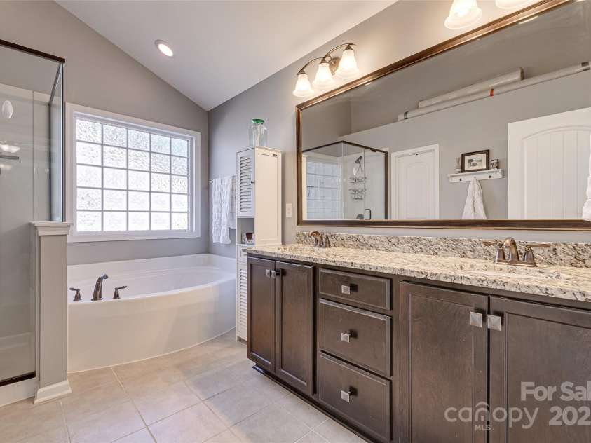 10728 Bere Island Drive, Charlotte, NC 28278.  MLS# CAR4241431, YatesRealty ID 6637. 