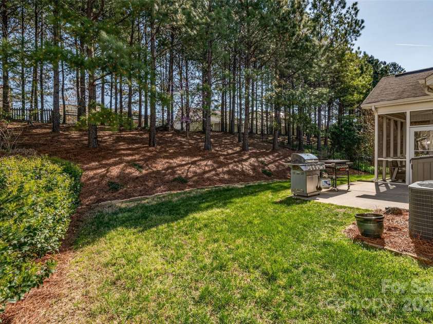 10728 Bere Island Drive, Charlotte, NC 28278.  MLS# CAR4241431, YatesRealty ID 6637. 