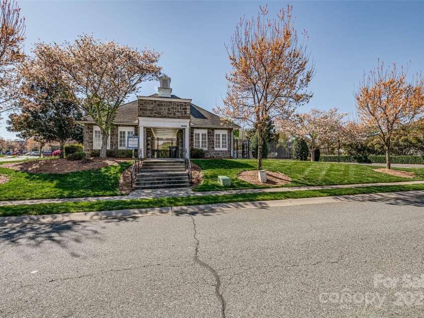 10728 Bere Island Drive, Charlotte, NC 28278.  MLS# CAR4241431, YatesRealty ID 6637. 