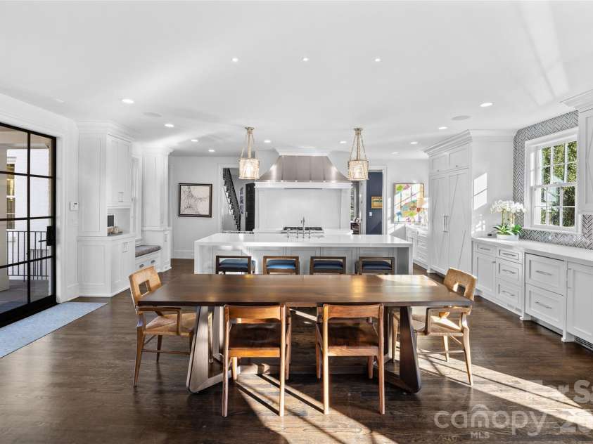 1438 Queens Road, Charlotte, NC 28207.  MLS# CAR4345945, YatesRealty ID 6637. Breakfast Area