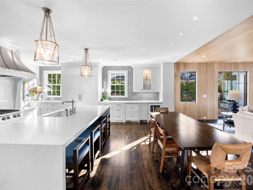 1438 Queens Road, Charlotte, NC 28207.  MLS# CAR4345945, YatesRealty ID 6637. Breakfast Area