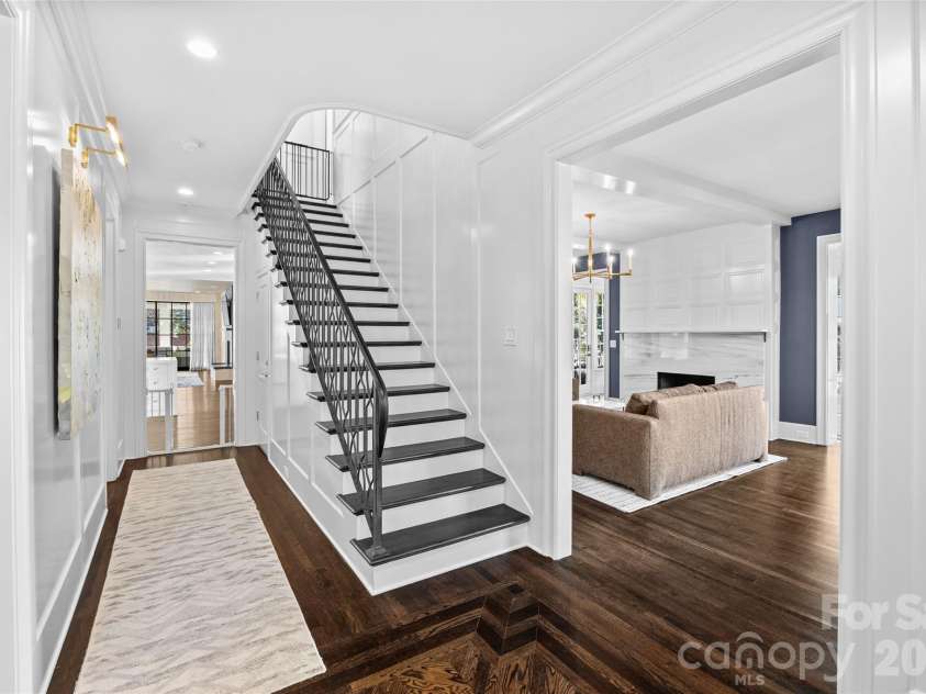 1438 Queens Road, Charlotte, NC 28207.  MLS# CAR4345945, YatesRealty ID 6637. Foyer