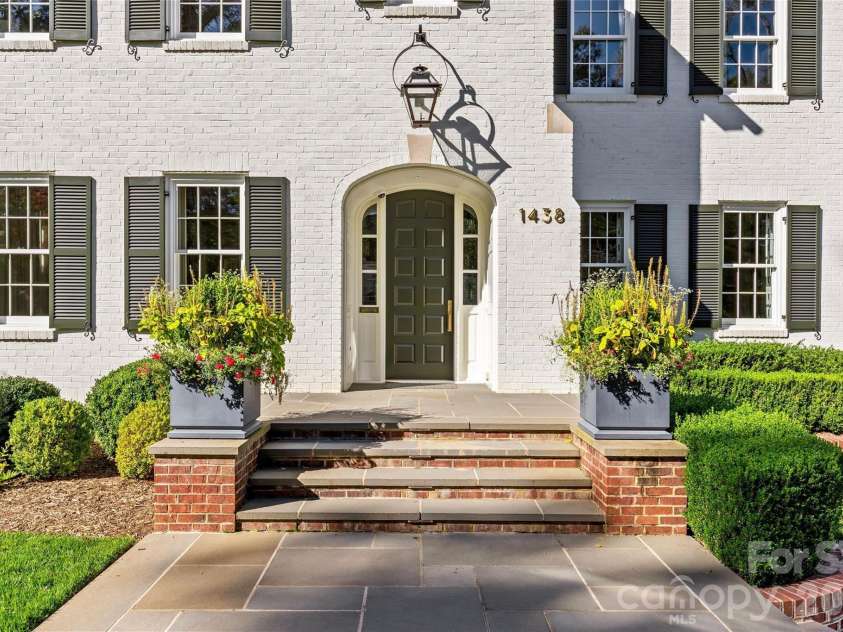 1438 Queens Road, Charlotte, NC 28207.  MLS# CAR4345945, YatesRealty ID 6637. Front Entry