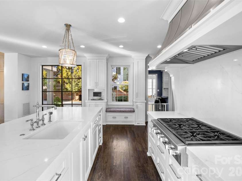 1438 Queens Road, Charlotte, NC 28207.  MLS# CAR4345945, YatesRealty ID 6637. Kitchen