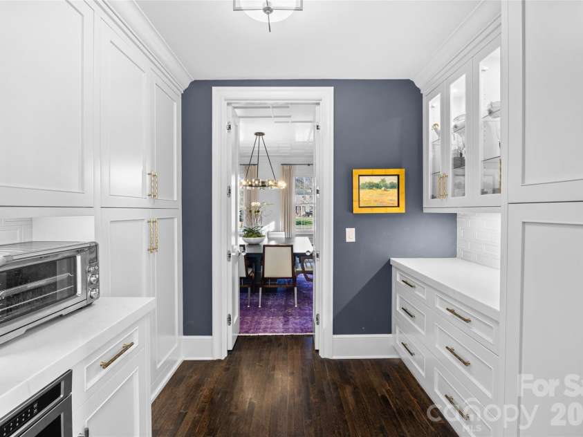 1438 Queens Road, Charlotte, NC 28207.  MLS# CAR4345945, YatesRealty ID 6637. Scullery