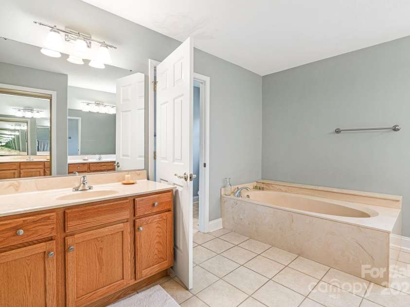 15 Holiday Drive, Arden, NC 28704.  MLS# CAR4247289, YatesRealty ID 6638. 