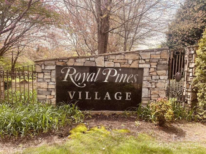 15 Holiday Drive, Arden, NC 28704.  MLS# CAR4247289, YatesRealty ID 6638. 