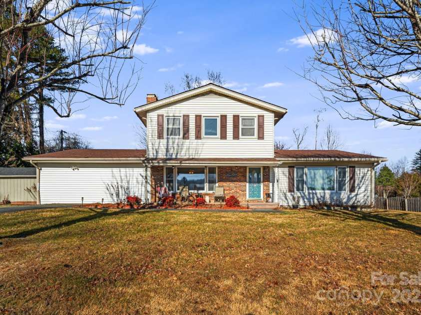 154 Harris Street, Spruce Pine, NC 28777.  MLS# CAR4333883, YatesRealty ID 6640. 