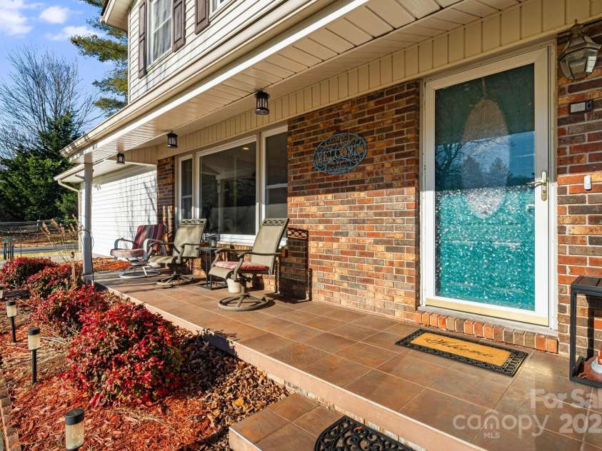 154 Harris Street, Spruce Pine, NC 28777.  MLS# CAR4333883, YatesRealty ID 6640. 