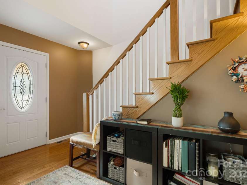 154 Harris Street, Spruce Pine, NC 28777.  MLS# CAR4333883, YatesRealty ID 6640. 