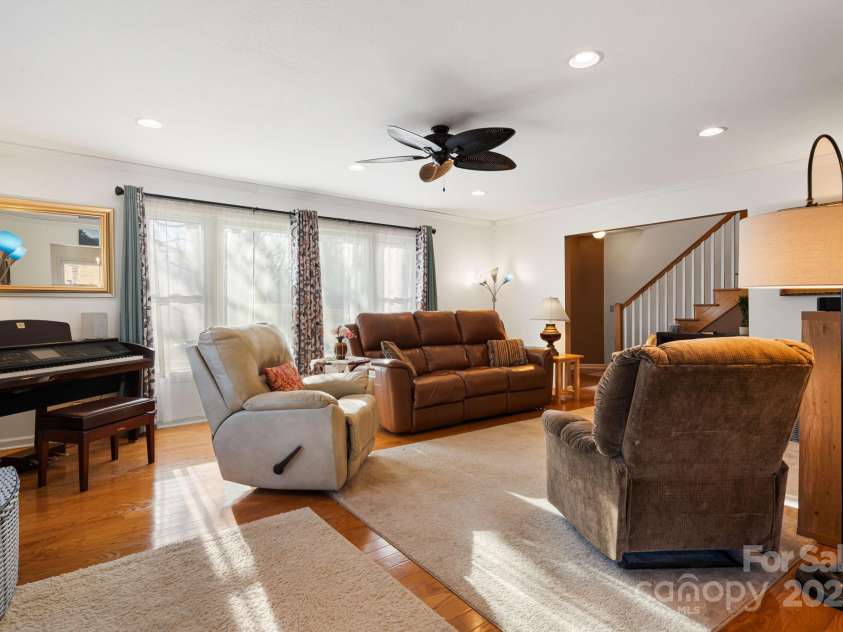 154 Harris Street, Spruce Pine, NC 28777.  MLS# CAR4333883, YatesRealty ID 6640. 