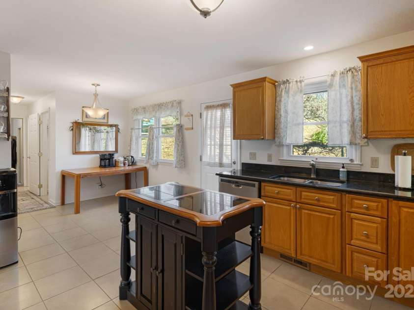 154 Harris Street, Spruce Pine, NC 28777.  MLS# CAR4333883, YatesRealty ID 6640. 