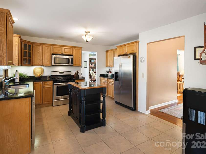 154 Harris Street, Spruce Pine, NC 28777.  MLS# CAR4333883, YatesRealty ID 6640. 