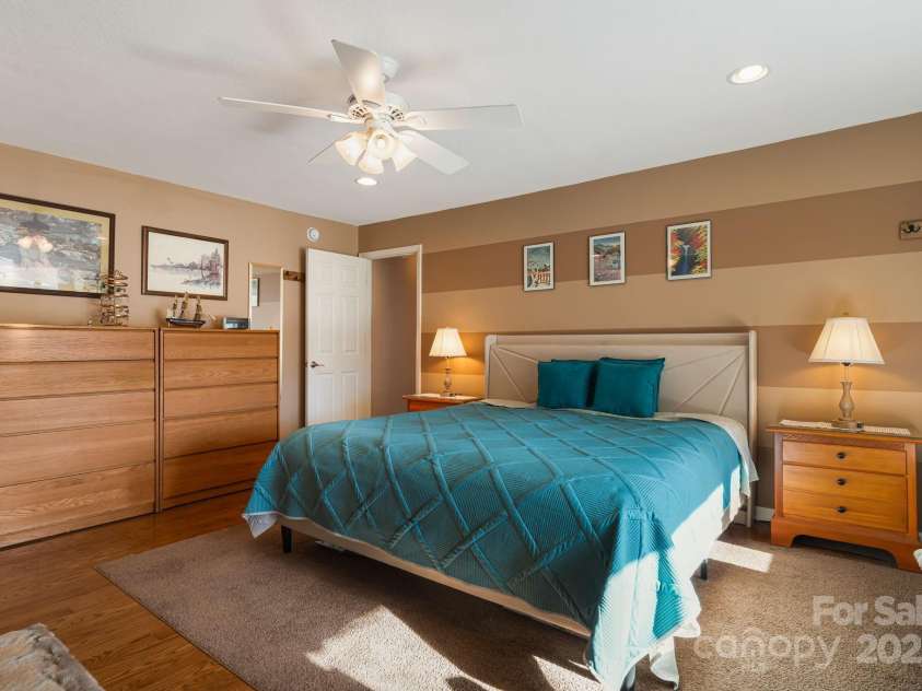 154 Harris Street, Spruce Pine, NC 28777.  MLS# CAR4333883, YatesRealty ID 6640. 