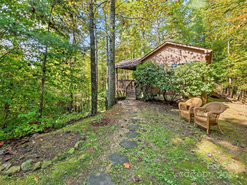 626 Rustic Heights Road, Waynesville, NC 28785.  MLS# CAR4177553, YatesRealty ID 6640. 