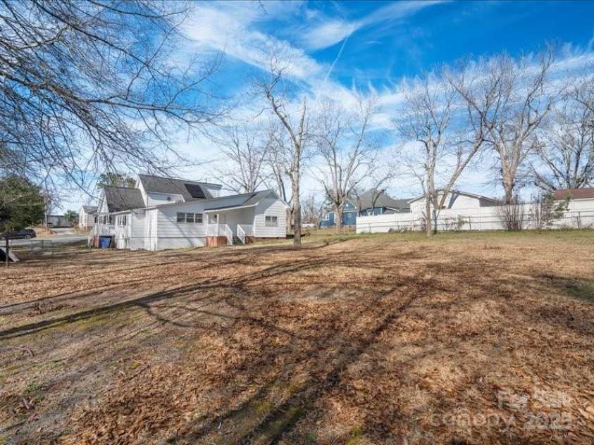 107 Pine Street, Pageland, SC 29728.  MLS# CAR4226051, YatesRealty ID 6642. 