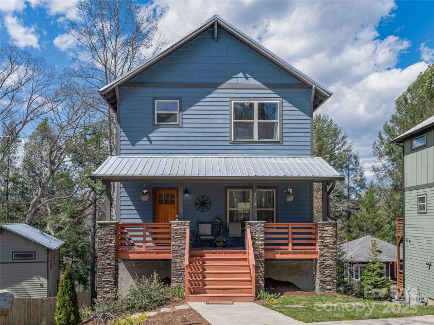 219 Westover Alley, Asheville, NC 28801.  MLS# CAR4240387, YatesRealty ID 6644. 219 Westover Alley