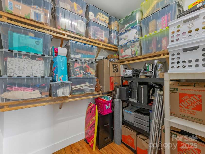 219 Westover Alley, Asheville, NC 28801.  MLS# CAR4240387, YatesRealty ID 6644. Huge Walk In Closet