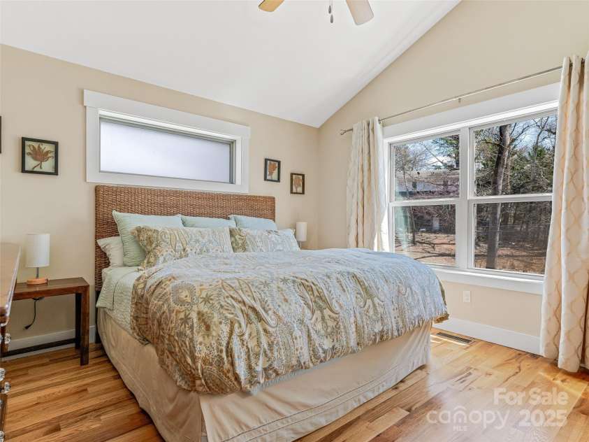 219 Westover Alley, Asheville, NC 28801.  MLS# CAR4240387, YatesRealty ID 6644. Primary Bedroom