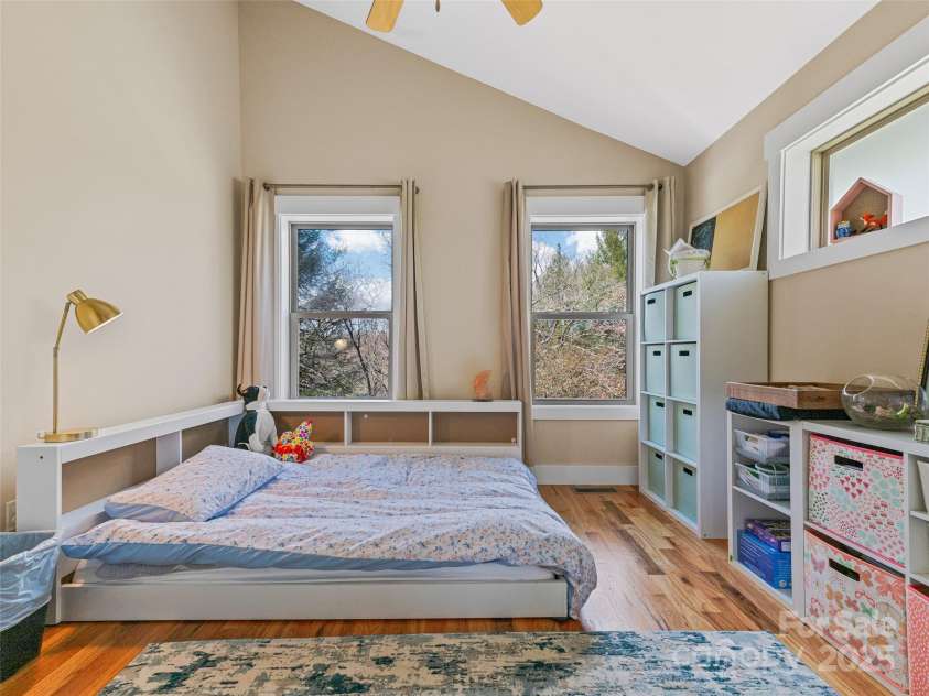 219 Westover Alley, Asheville, NC 28801.  MLS# CAR4240387, YatesRealty ID 6644. Vaulted Ceiling Bedroom