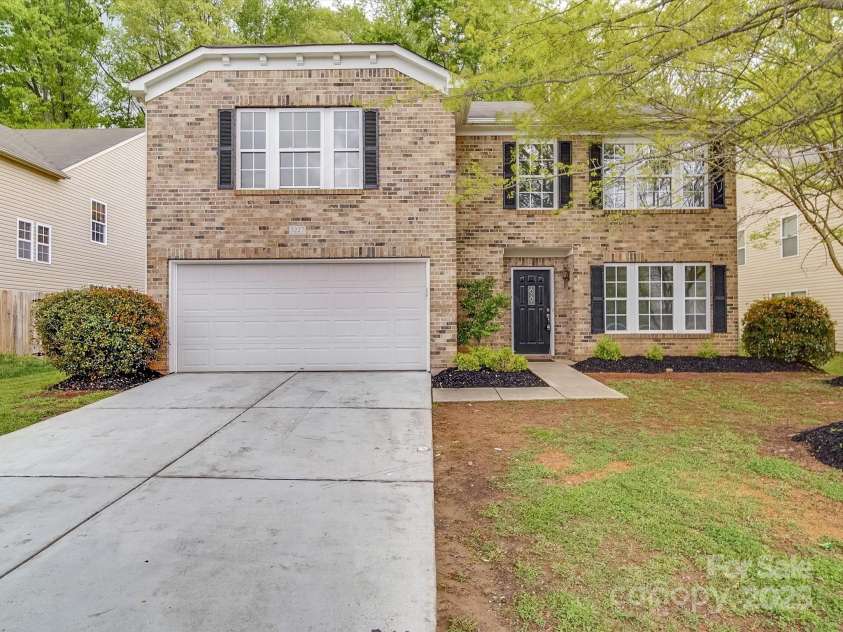 3227 Deshler Morris Lane, Charlotte, NC 28216.  MLS# CAR4244473, YatesRealty ID 6645. 
