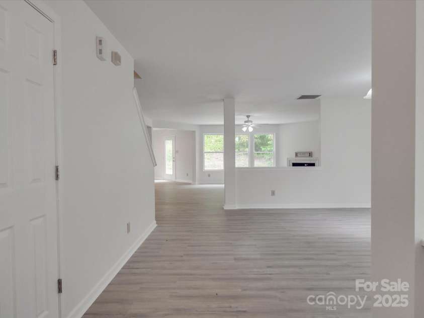3227 Deshler Morris Lane, Charlotte, NC 28216.  MLS# CAR4244473, YatesRealty ID 6645. 