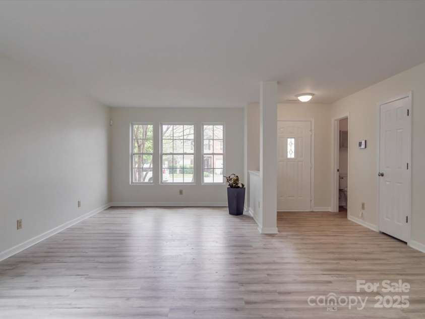 3227 Deshler Morris Lane, Charlotte, NC 28216.  MLS# CAR4244473, YatesRealty ID 6645. 