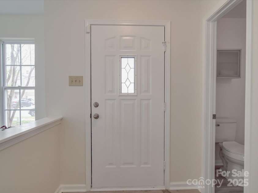 3227 Deshler Morris Lane, Charlotte, NC 28216.  MLS# CAR4244473, YatesRealty ID 6645. 