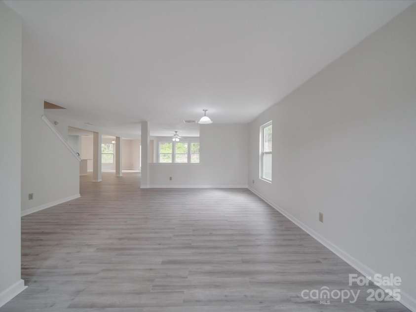 3227 Deshler Morris Lane, Charlotte, NC 28216.  MLS# CAR4244473, YatesRealty ID 6645. 
