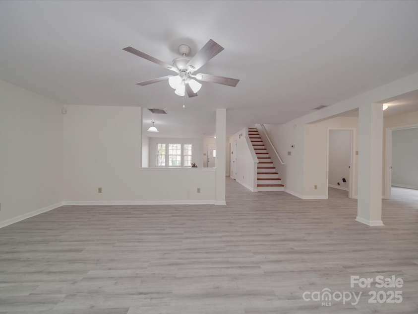 3227 Deshler Morris Lane, Charlotte, NC 28216.  MLS# CAR4244473, YatesRealty ID 6645. 