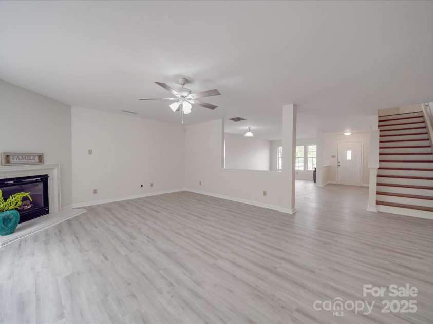 3227 Deshler Morris Lane, Charlotte, NC 28216.  MLS# CAR4244473, YatesRealty ID 6645. 