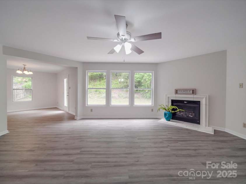 3227 Deshler Morris Lane, Charlotte, NC 28216.  MLS# CAR4244473, YatesRealty ID 6645. 